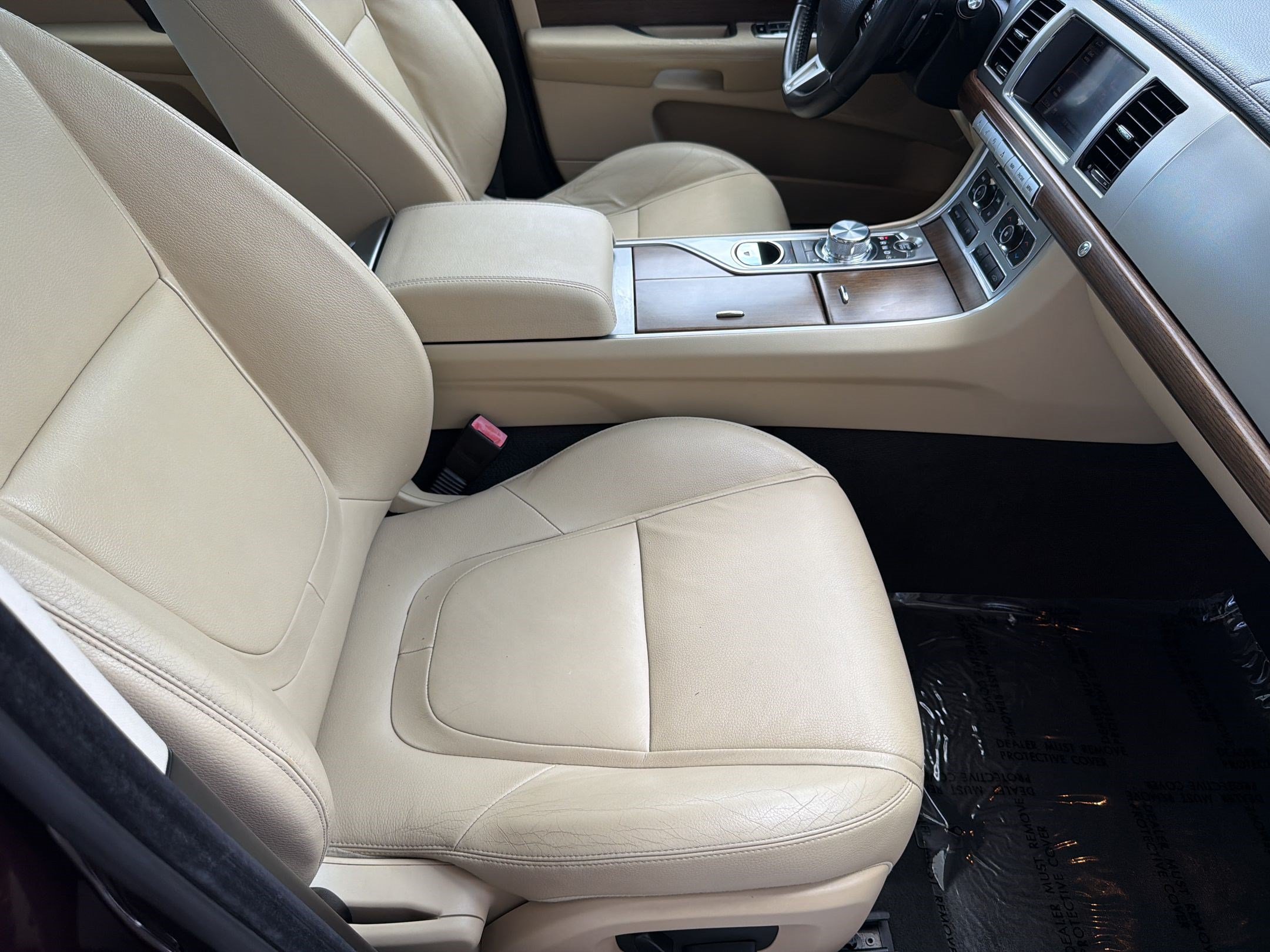 Used 2013 Jaguar XF RWD image 31