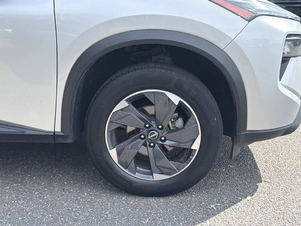 Used 2024 Nissan Rogue SV AWD/4WD image 11