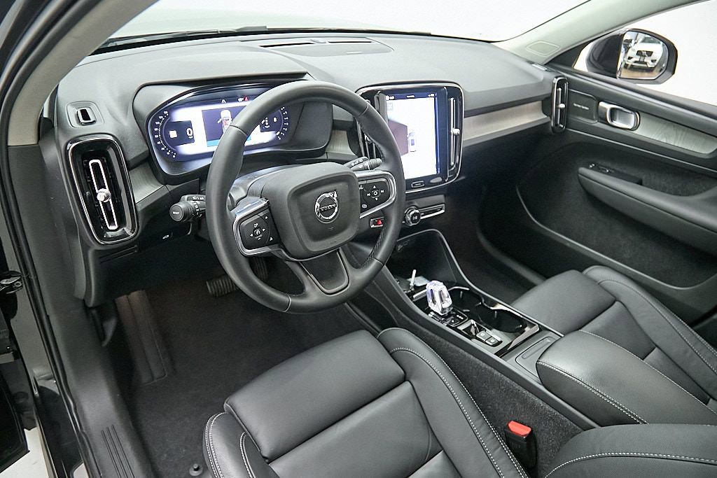 Certified 2023 Volvo XC40 B5 Ultimate w/ Protection Package Premier AWD/4WD image 13