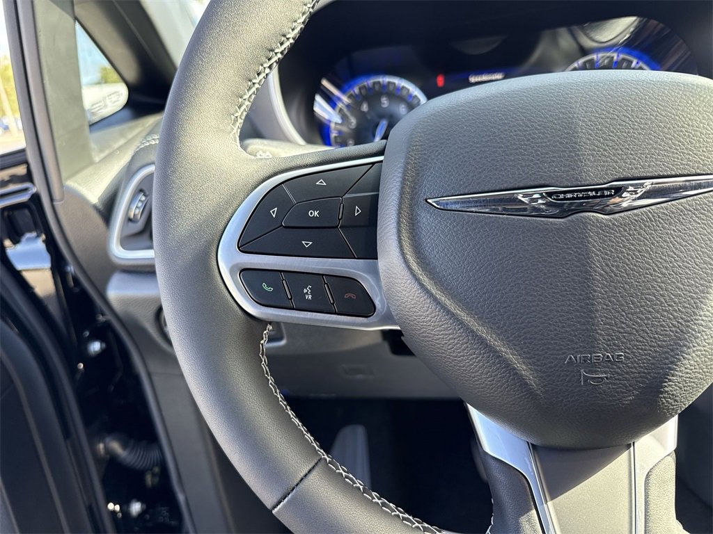 New 2026 Chrysler Pacifica Select image 14