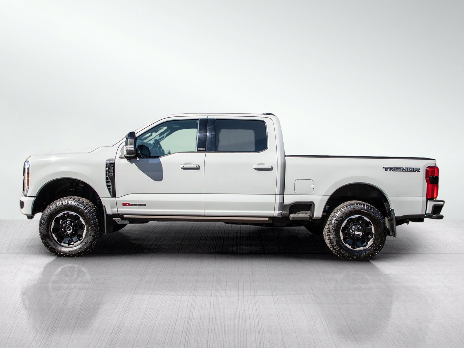 Used 2025 Ford F350 Platinum w/ Tremor Off-Road Package AWD/4WD image 2
