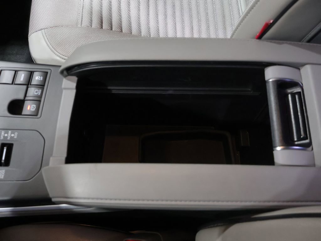 Used 2023 Toyota Highlander LE FWD image 32