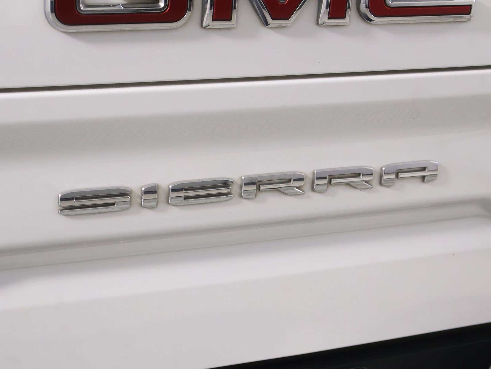 Used 2019 GMC Sierra 1500 SLT w/ SLT Premium Plus Package AWD/4WD image 19