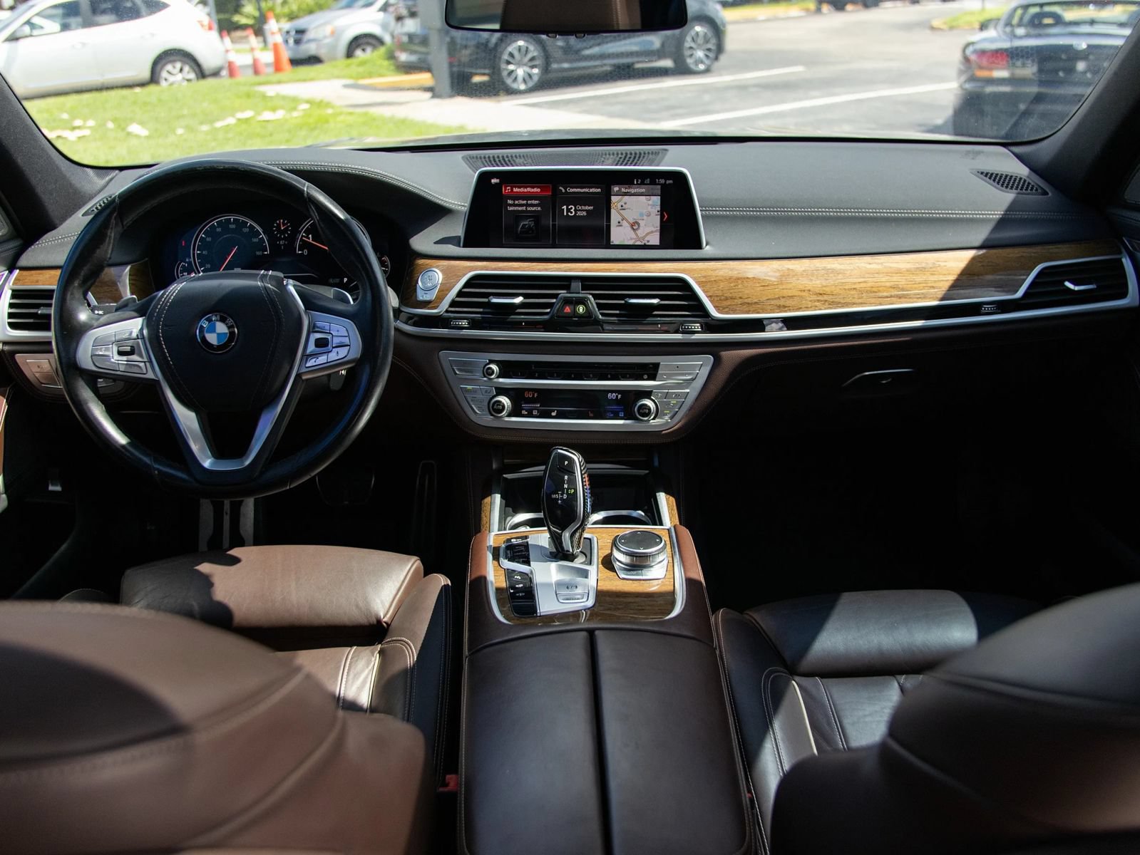 Used 2019 BMW 750i w/ M Sport Package RWD image 32