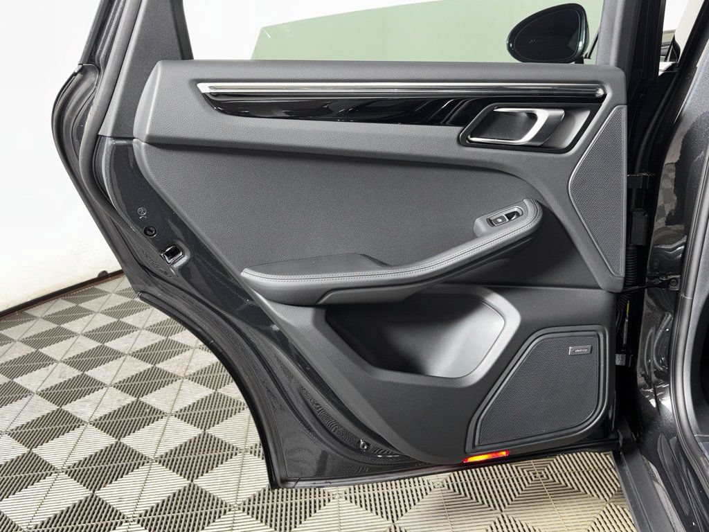 Certified 2026 Porsche Macan AWD/4WD image 34