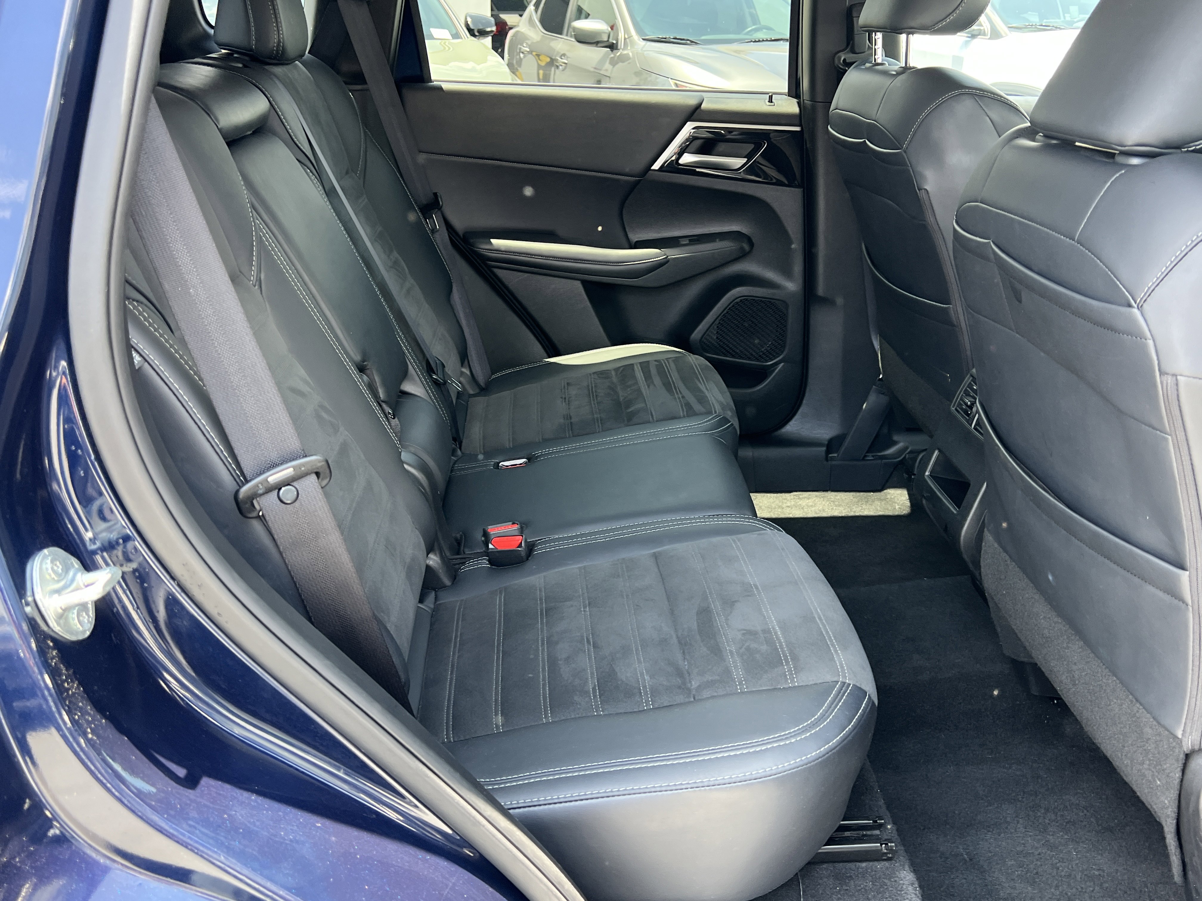 Used 2024 Mitsubishi Outlander FWD image 19