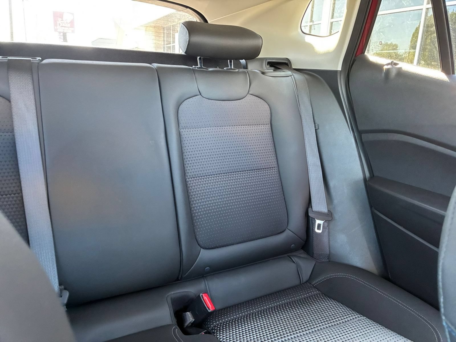 Used 2025 Chevrolet Trax LT FWD image 35