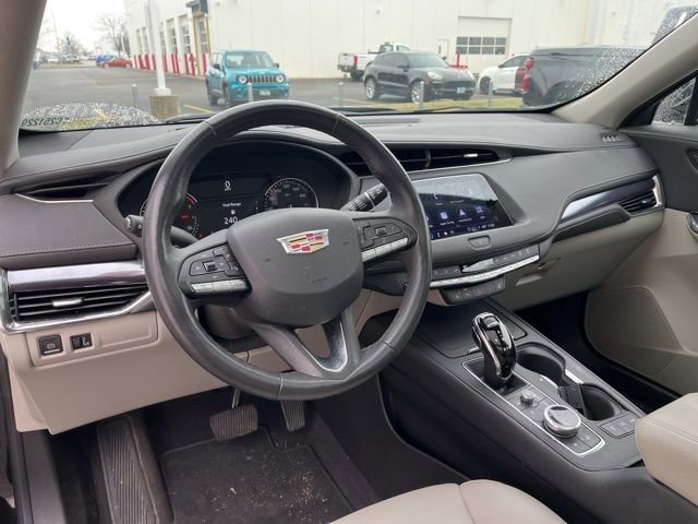 Used 2023 Cadillac XT4 Luxury w/ Cold Weather Package image 10