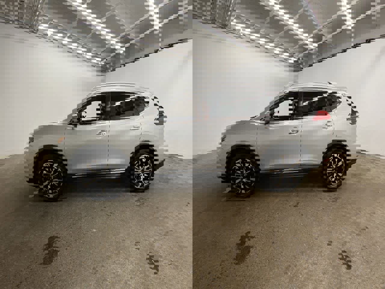 Used 2017 Nissan Rogue SL w/ SL Premium Package image 3