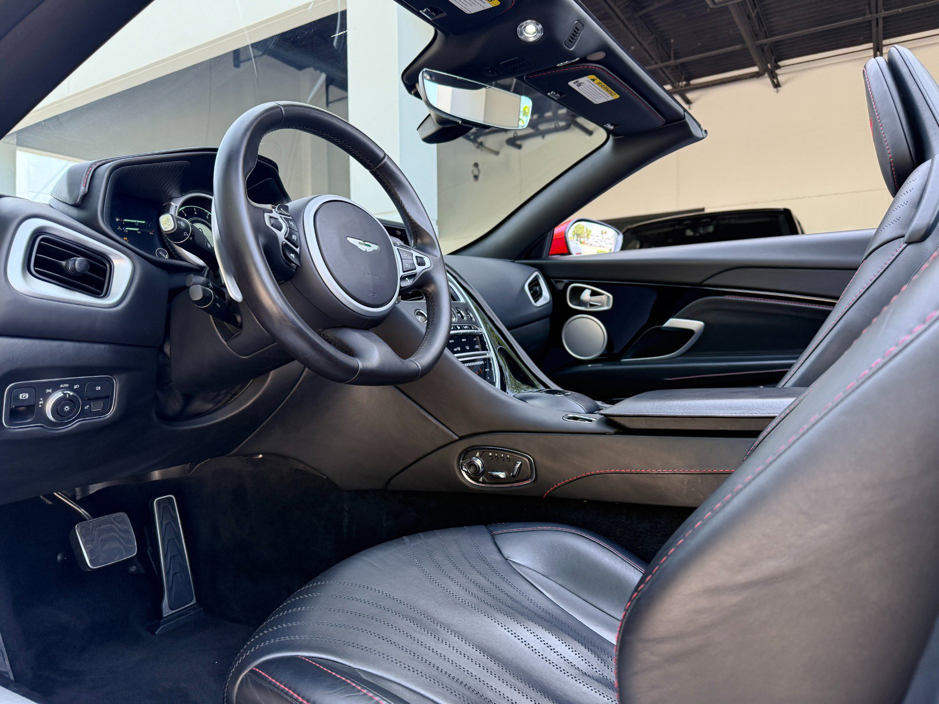 Used 2020 Aston Martin DB11 Volante RWD image 33