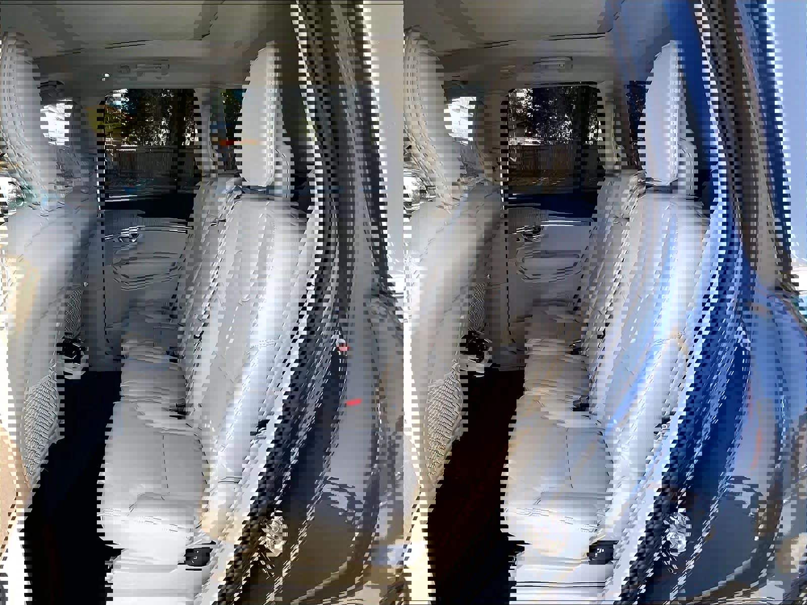 Used 2025 Volvo XC90 B6 Core w/ Climate Package image 29