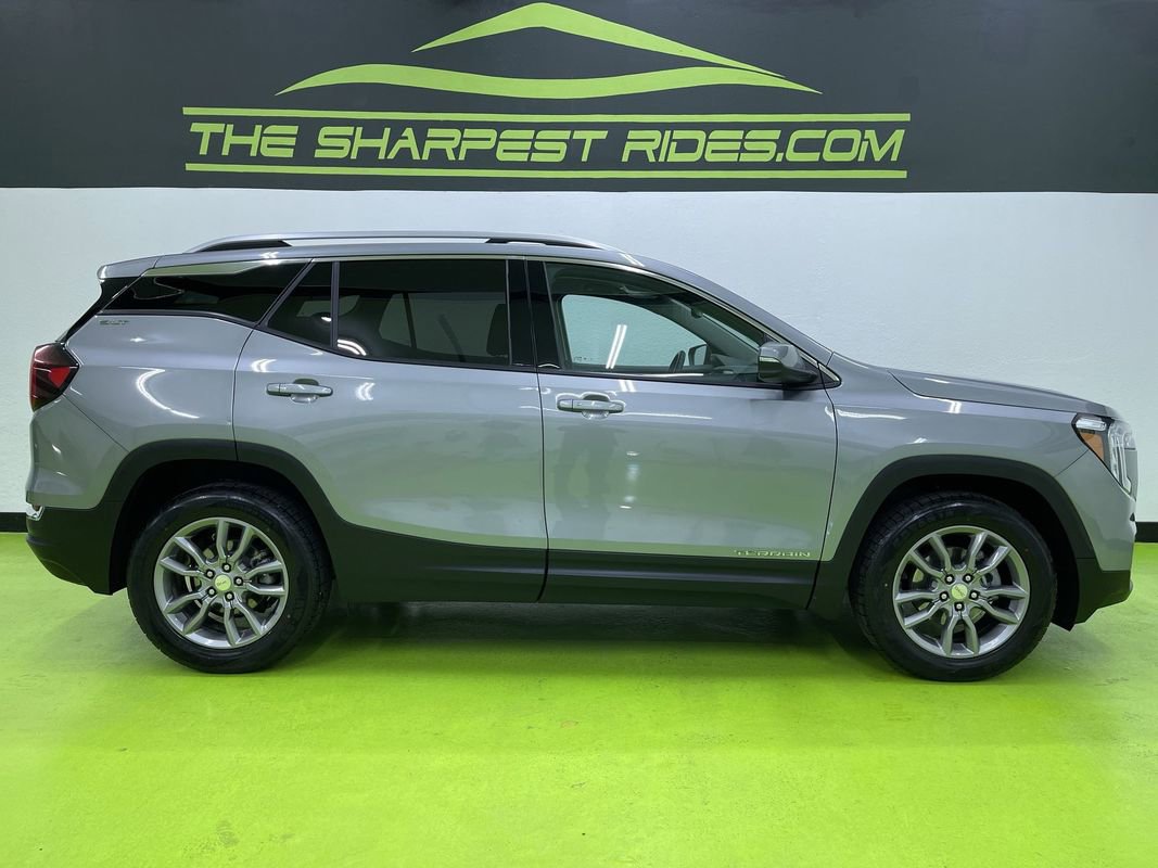 Used 2024 GMC Terrain SLT image 11