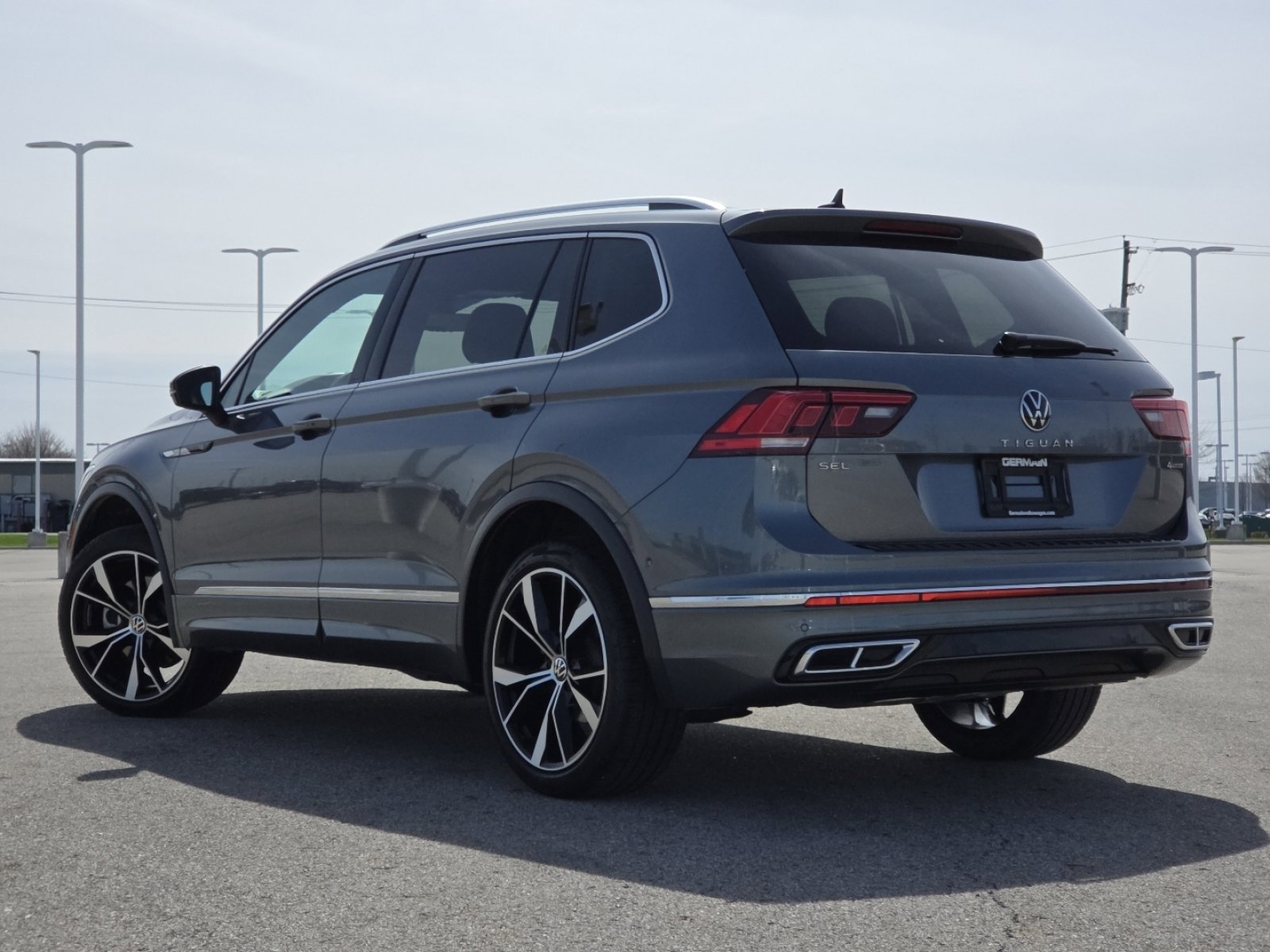 Used 2022 Volkswagen Tiguan SEL R-Line image 16