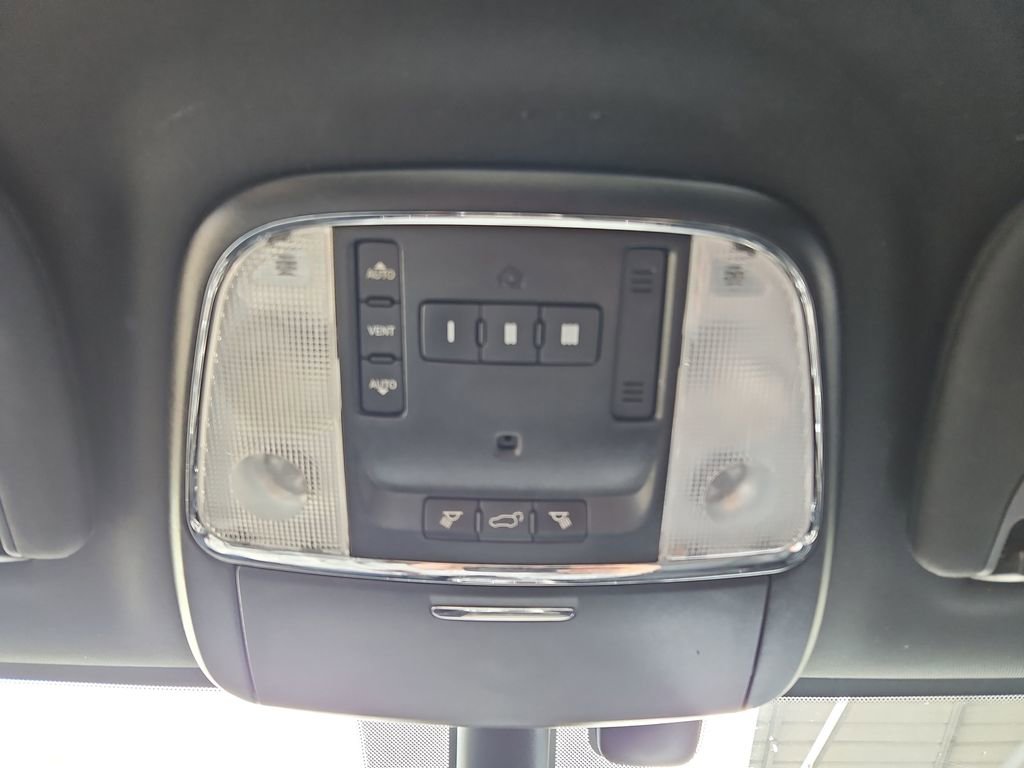 Used 2017 Jeep Grand Cherokee Limited image 23