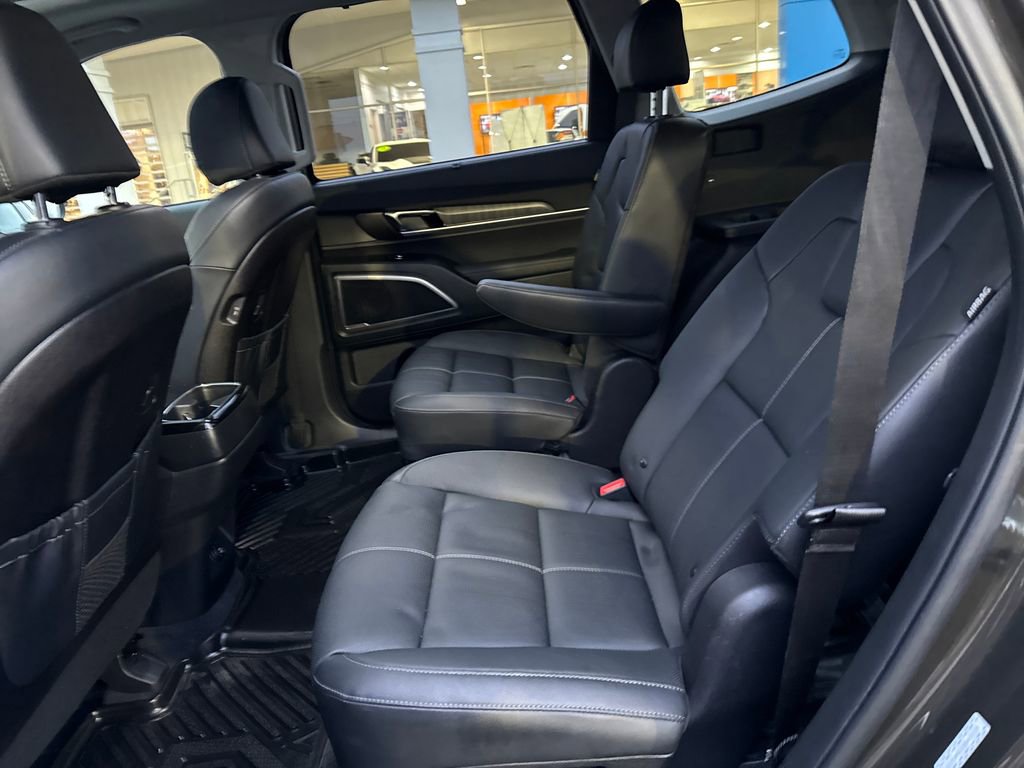 Used 2025 Kia Telluride EX w/ EX Captain's Chair Package image 28