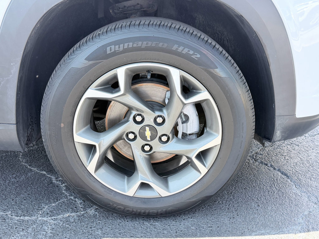 Used 2024 Chevrolet Trax LT w/ LT Convenience Package FWD image 32