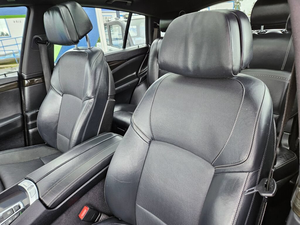 Used 2016 BMW 550i Gran Turismo xDrive w/ M Sport image 13