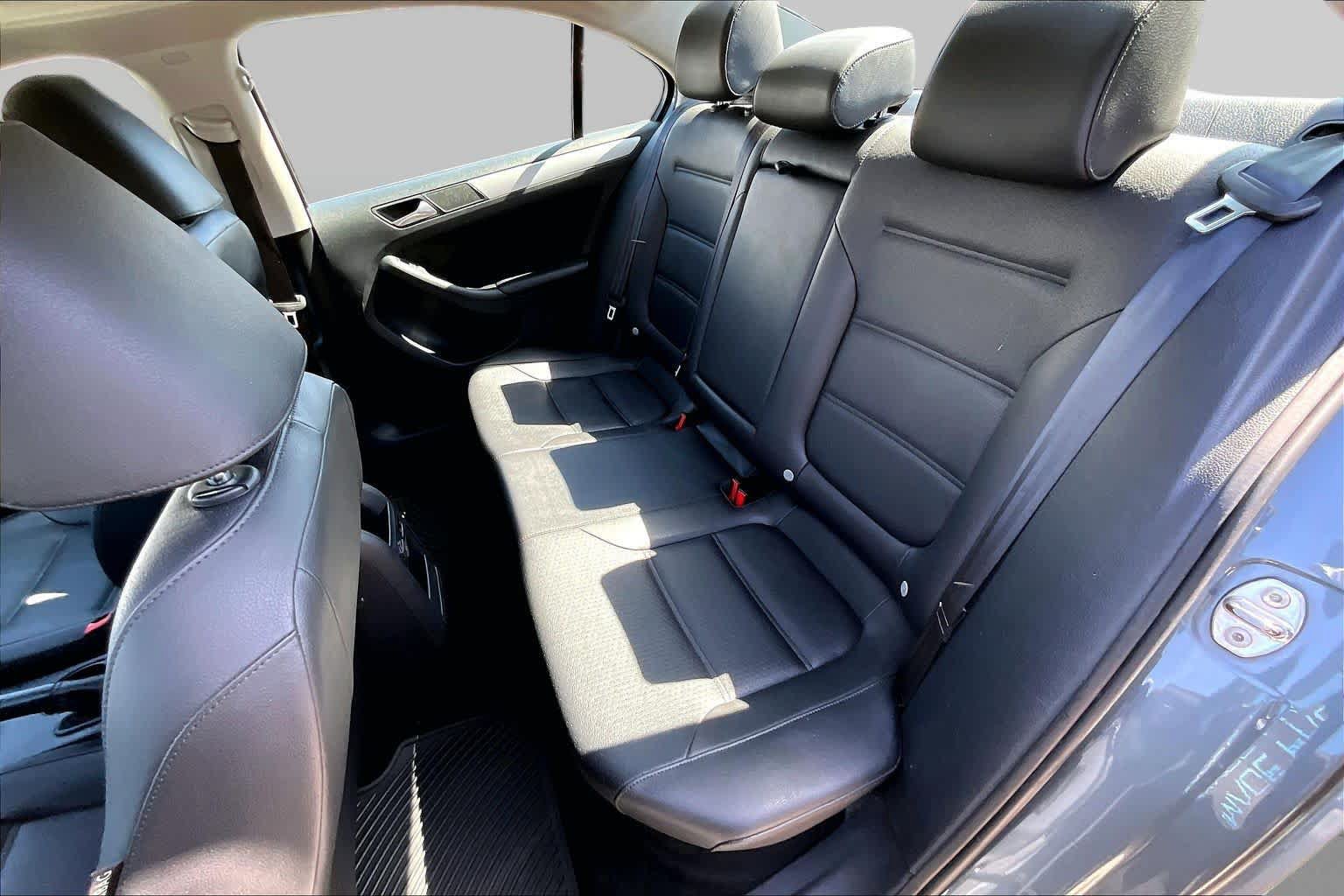 Used 2013 Volkswagen Jetta SE FWD image 21