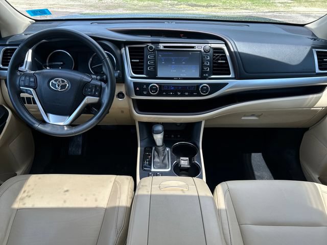 Used 2015 Toyota Highlander XLE AWD/4WD image 19