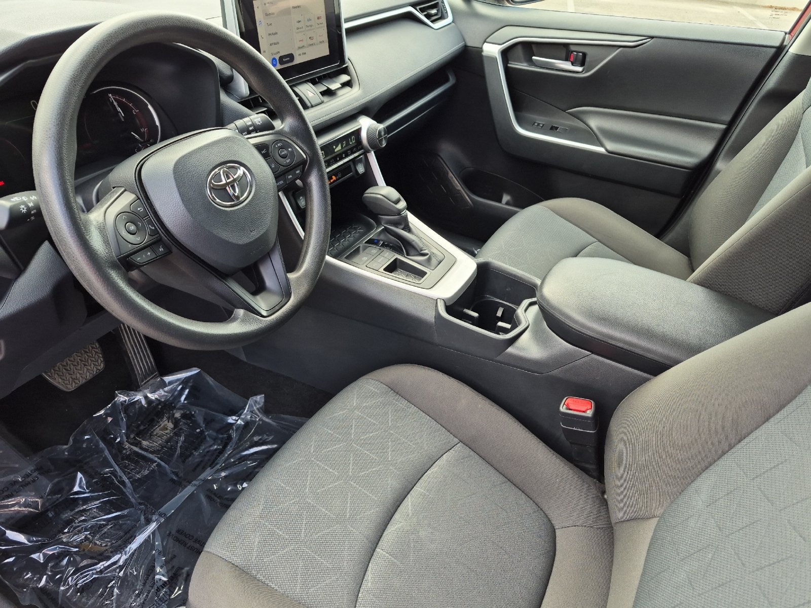 Used 2025 Toyota RAV4 XLE FWD image 9
