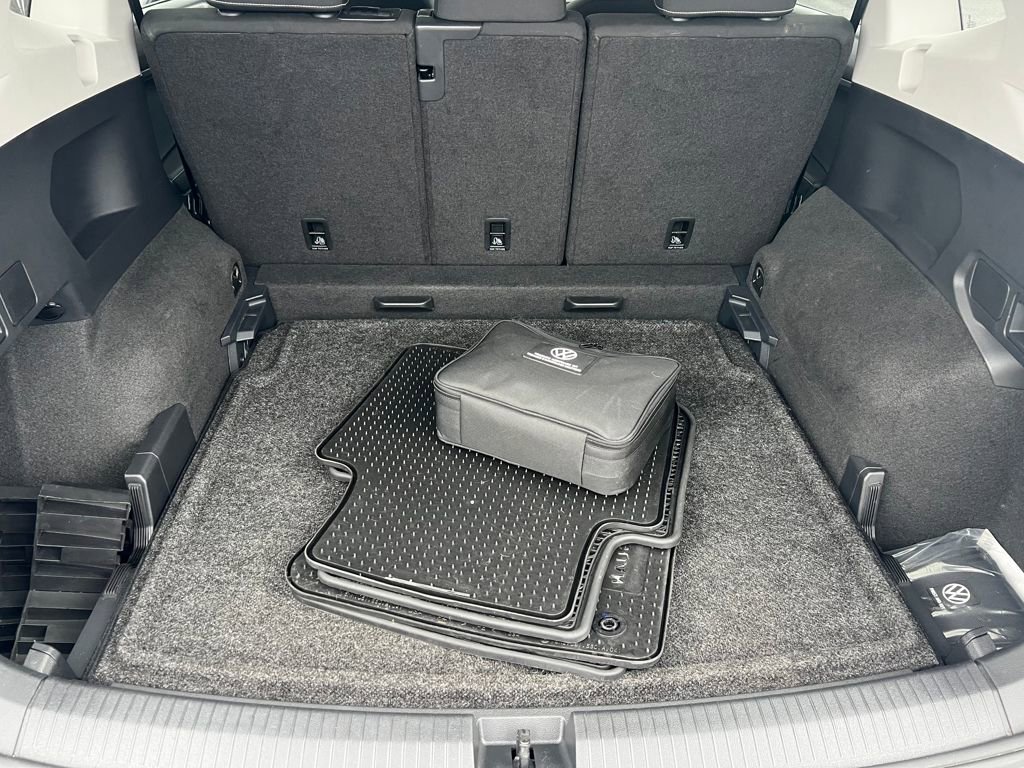 Used 2024 Volkswagen Tiguan S image 15