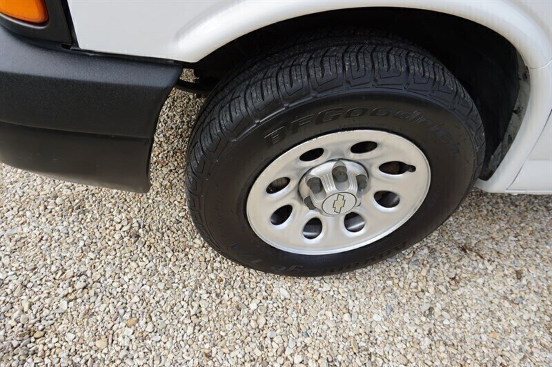 Used 2010 Chevrolet Express 1500 RWD image 28