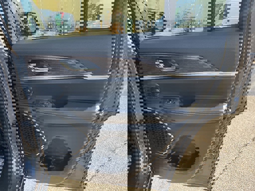 New 2026 Jeep Grand Cherokee Limited image 12