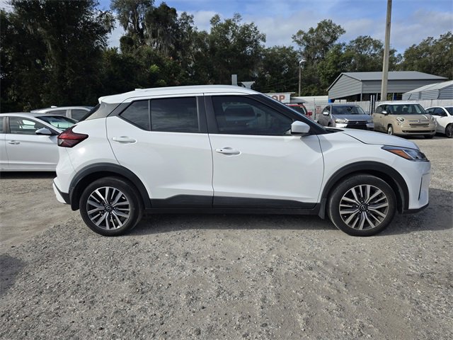 Used 2023 Nissan Kicks SV image 3