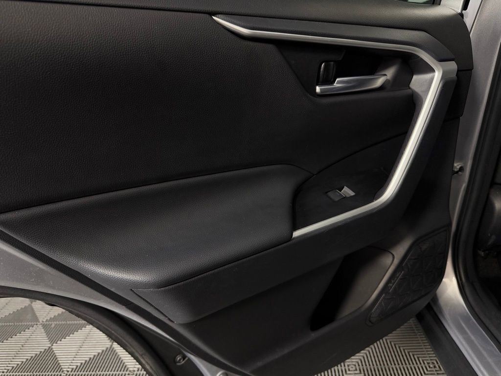 Used 2025 Toyota RAV4 XLE image 26