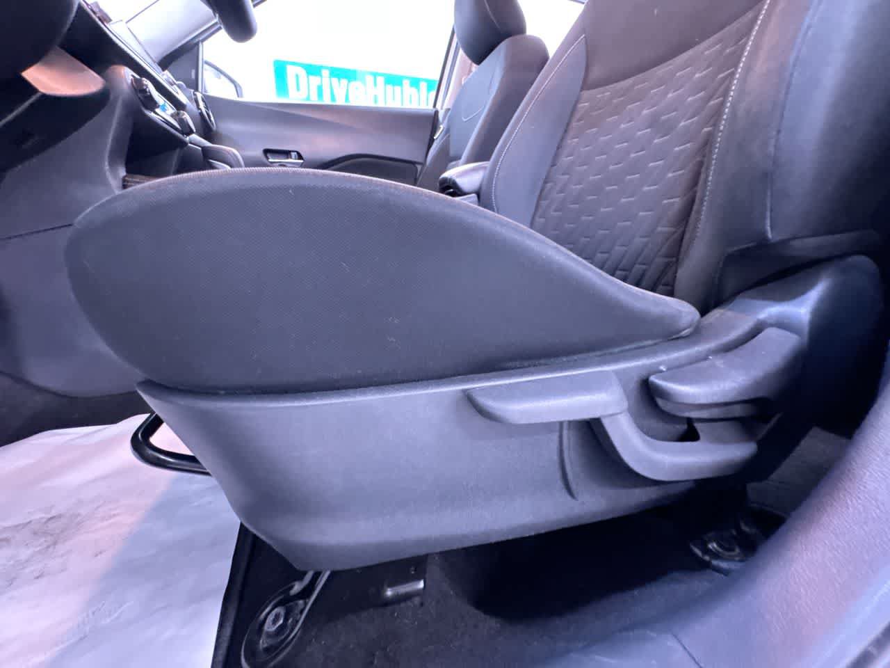 Used 2022 Nissan Kicks SV FWD image 13