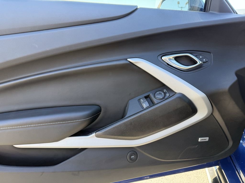 Used 2020 Chevrolet Camaro LT w/ Technology Package image 11