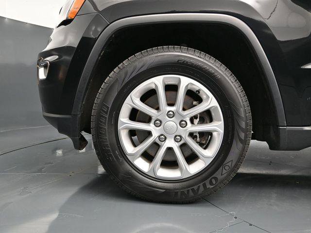 Certified 2022 Jeep Grand Cherokee Laredo E AWD/4WD image 18