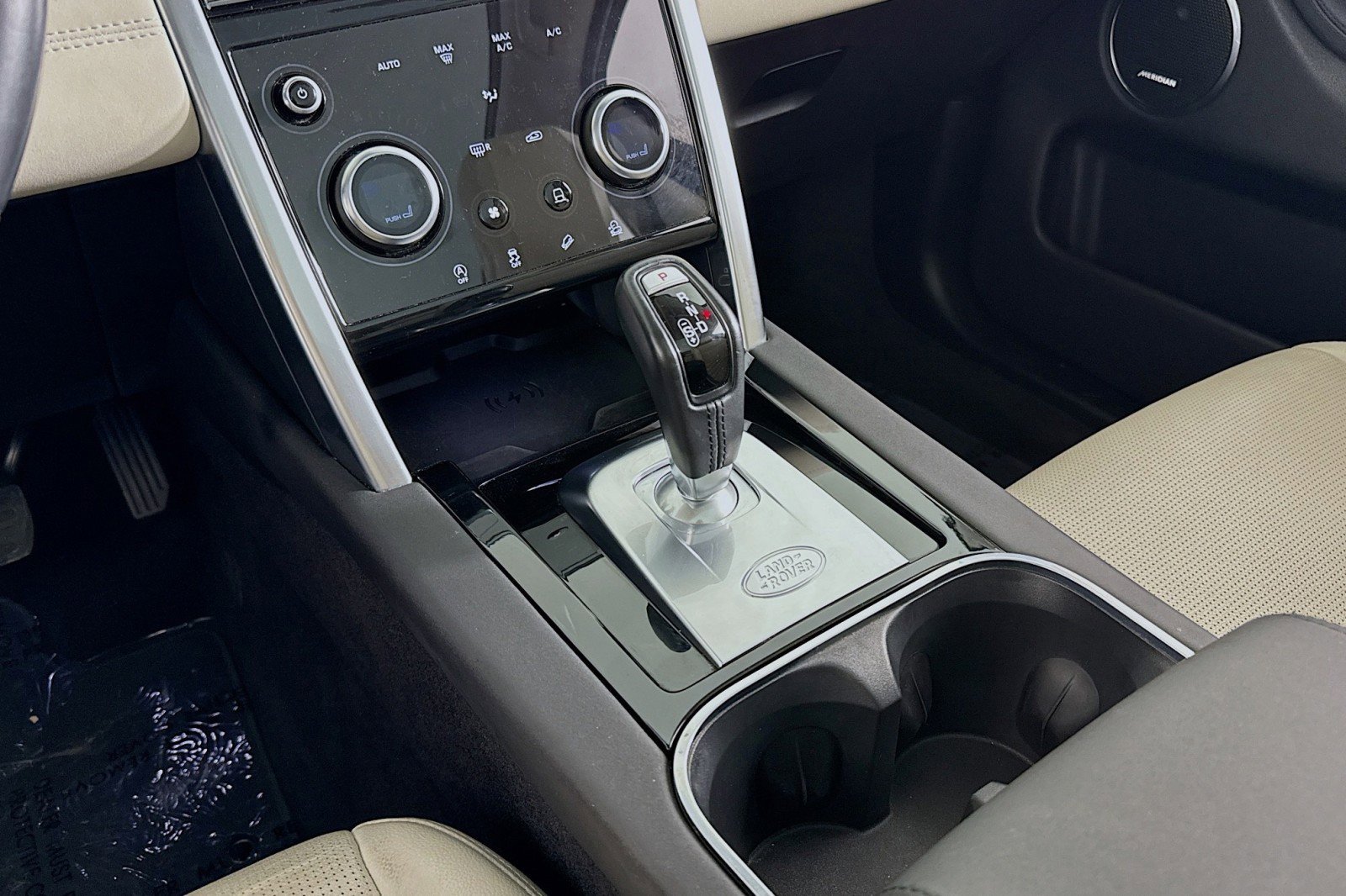 Used 2022 Land Rover Discovery Sport SE image 5