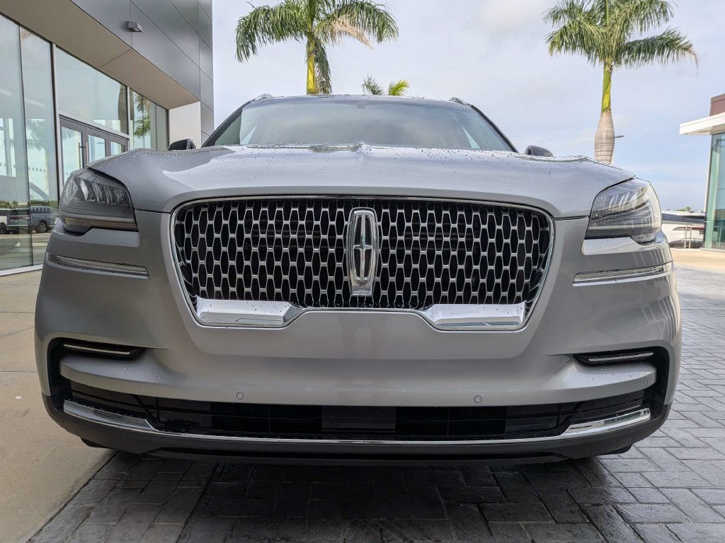Certified 2024 Lincoln Aviator 2WD w/ Premium Package image 8