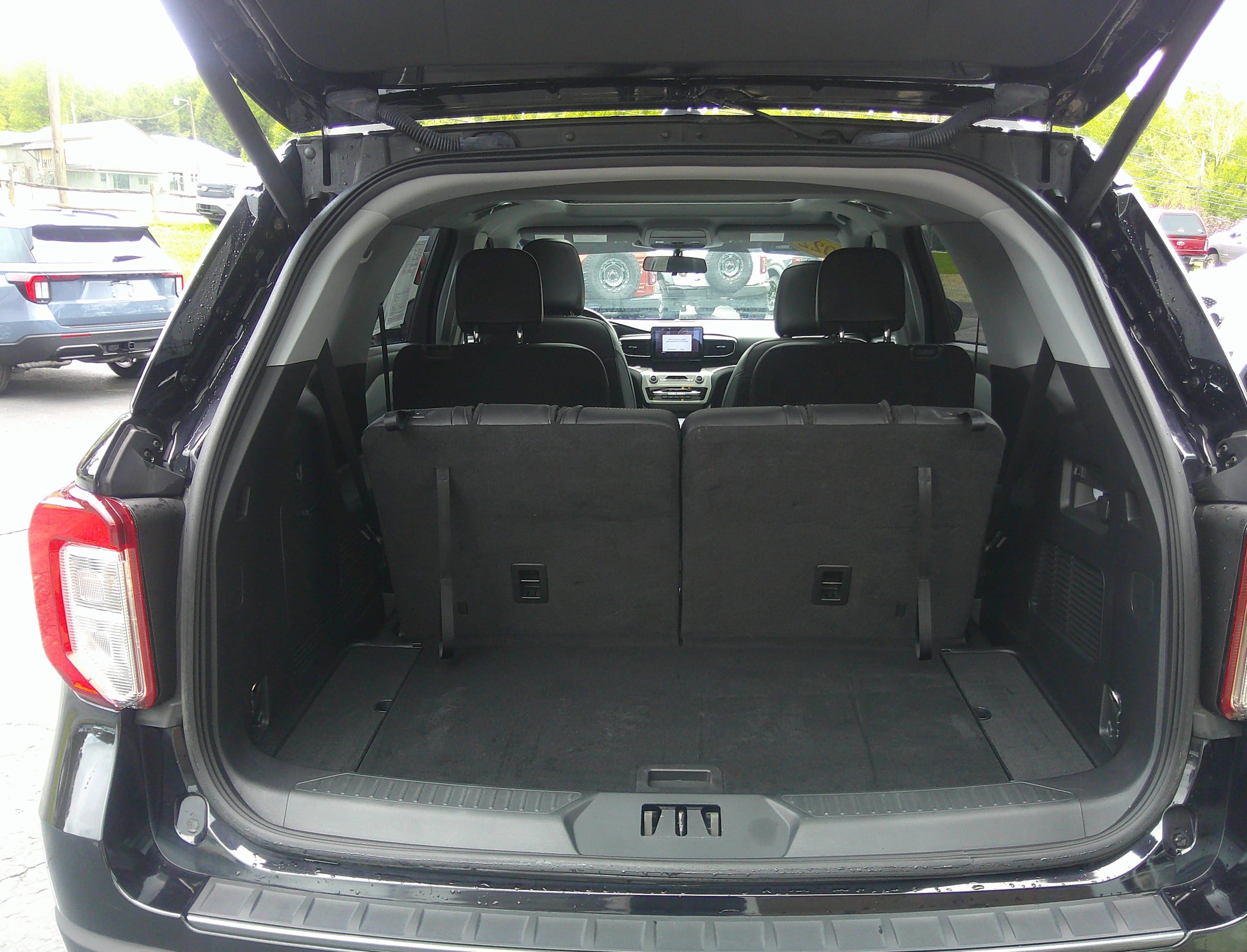 Used 2022 Ford Explorer XLT w/ Equipment Group 202A AWD/4WD image 10
