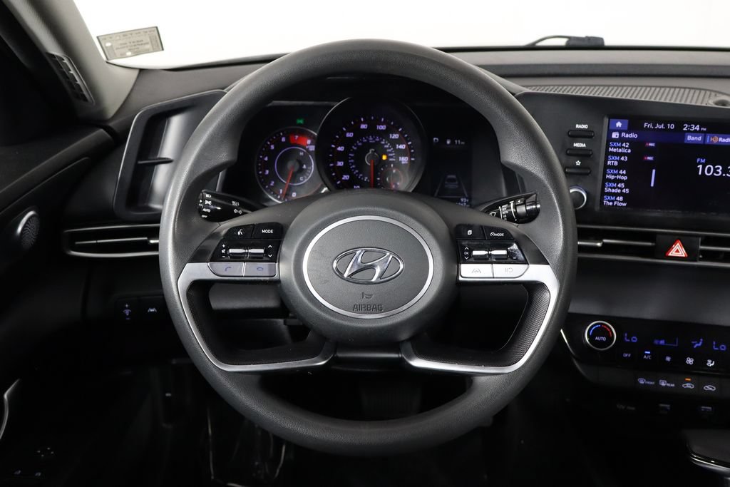 Used 2022 Hyundai Elantra SEL FWD image 7