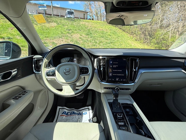 Used 2020 Volvo S60 T5 Momentum image 10