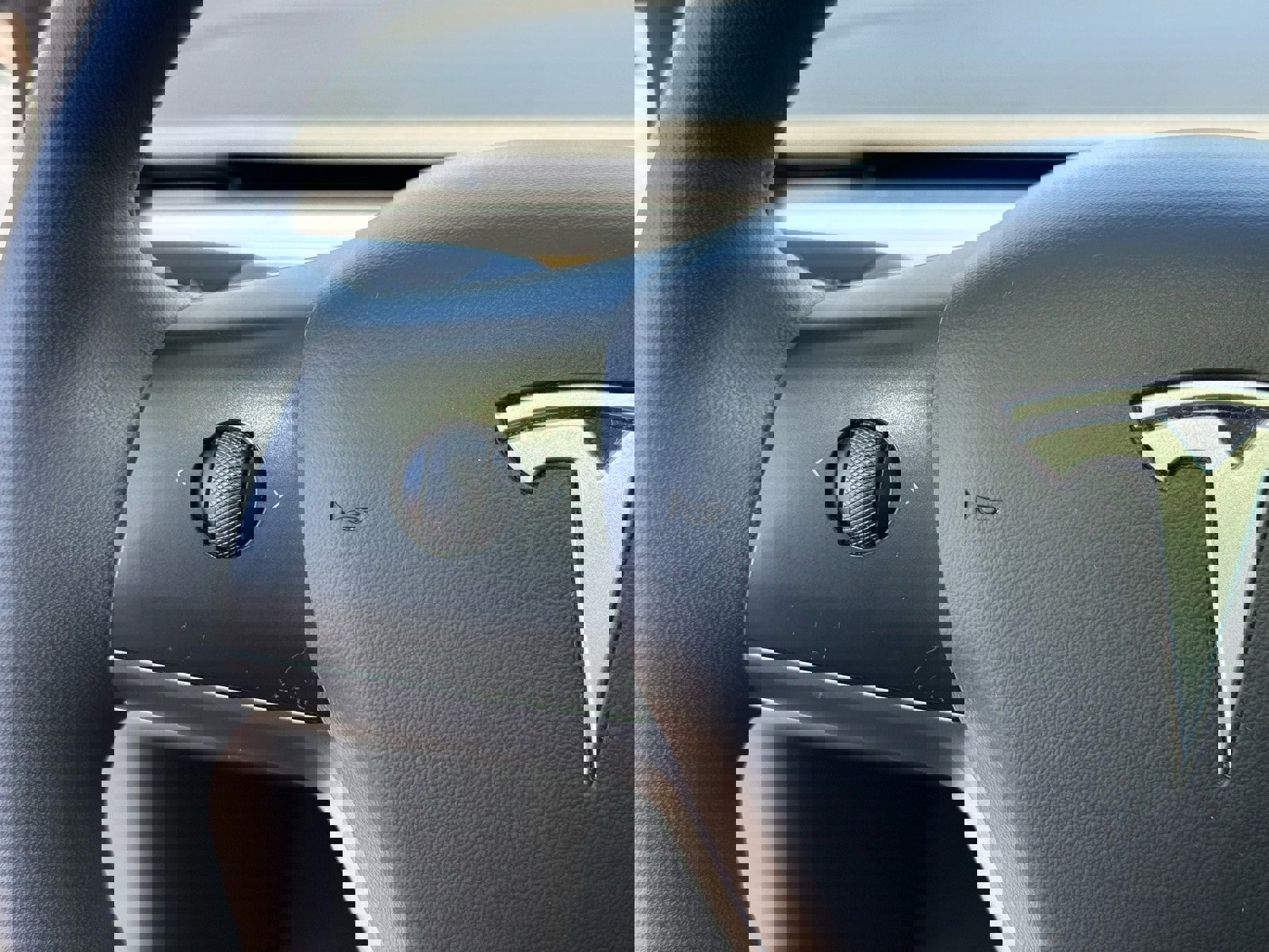 Used 2023 Tesla Model 3 Standard Range image 18