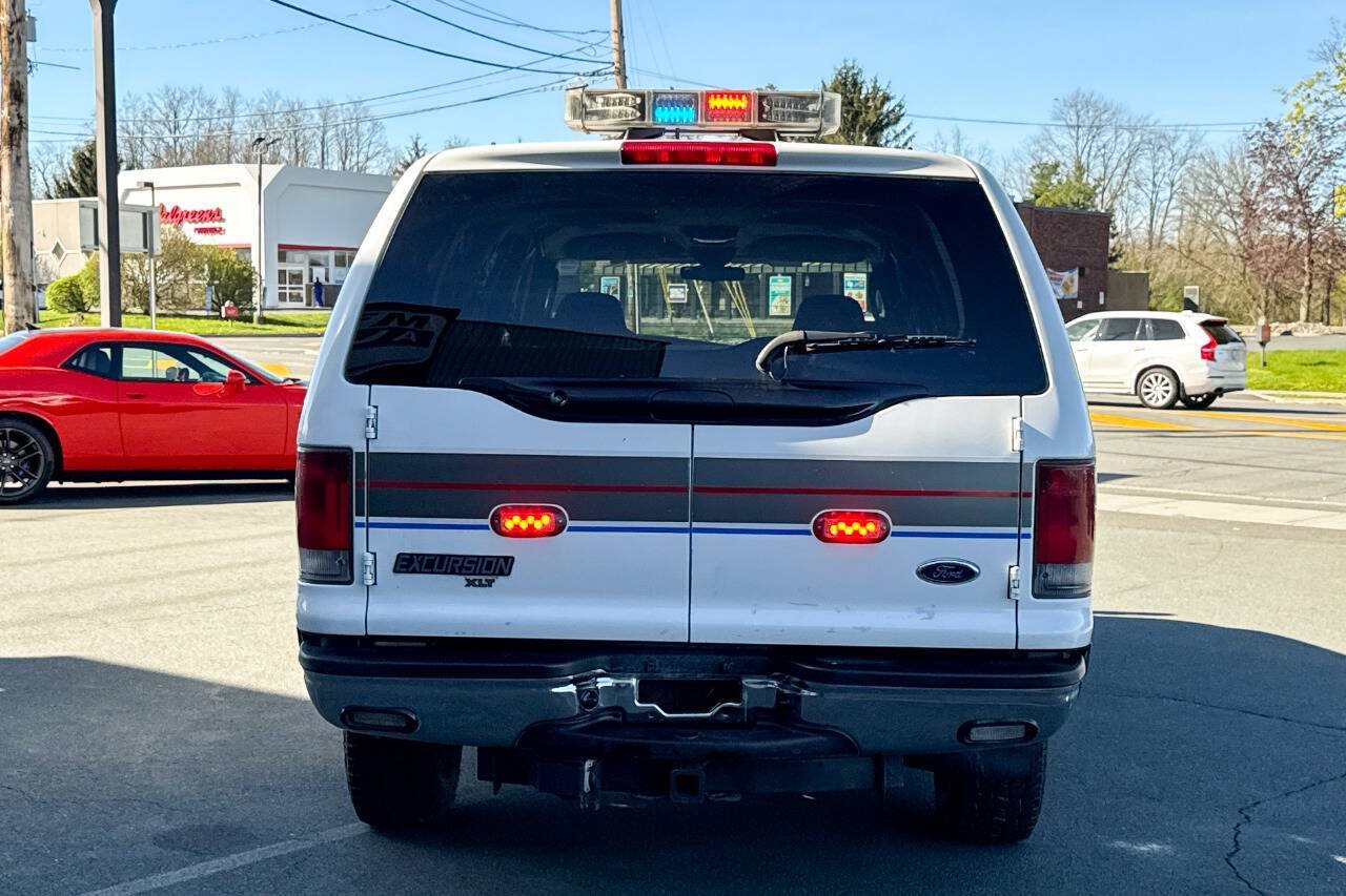 Used 2005 Ford Excursion XLT AWD/4WD image 5