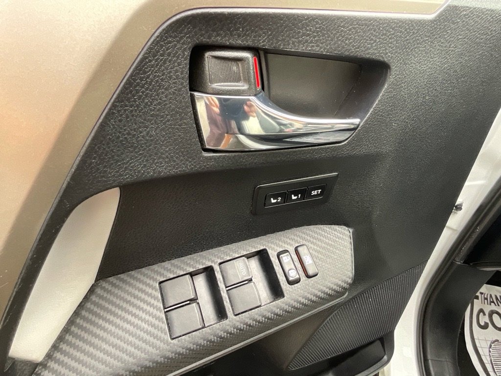 Used 2015 Toyota RAV4 Limited image 38