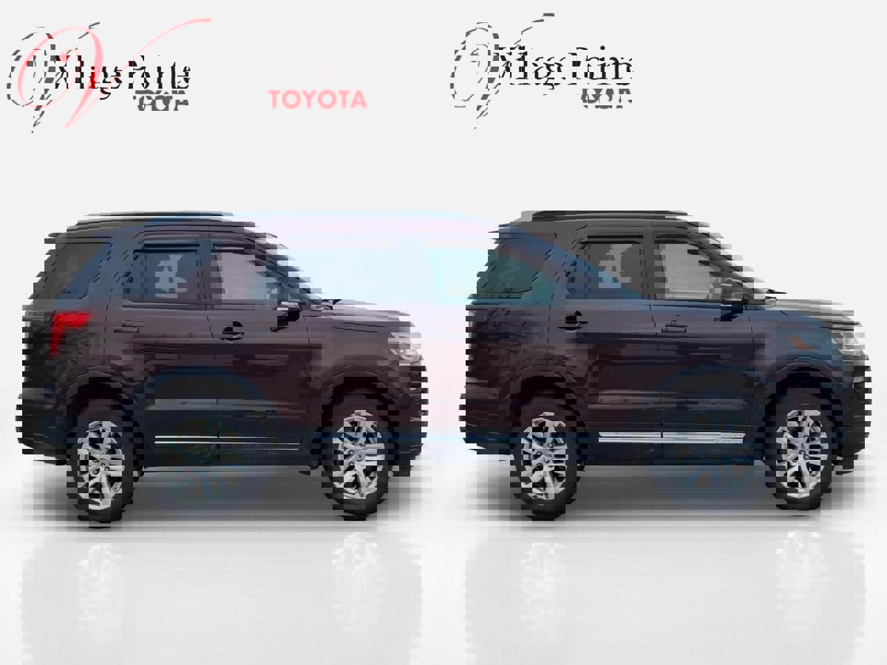 Used 2018 Ford Explorer XLT w/ Equipment Group 202A image 2