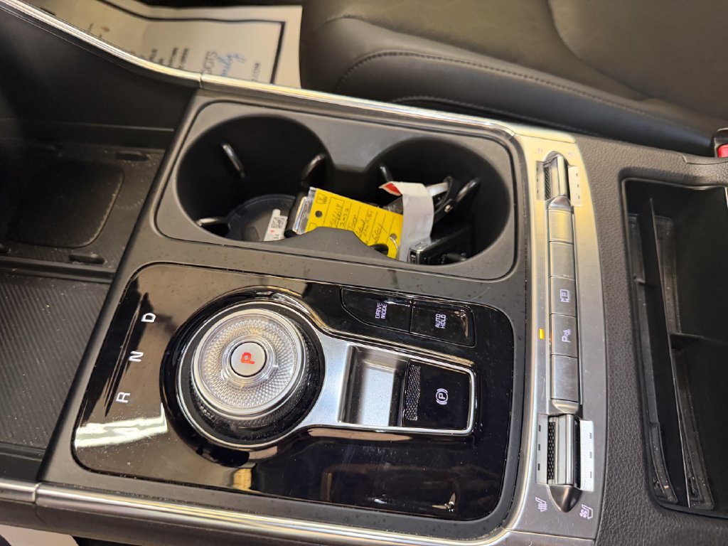 Certified 2025 Kia Carnival SX FWD image 15