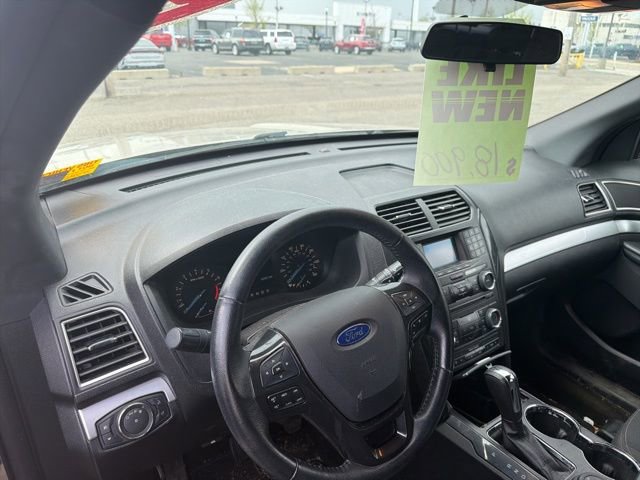 Used 2017 Ford Explorer XLT AWD/4WD image 6