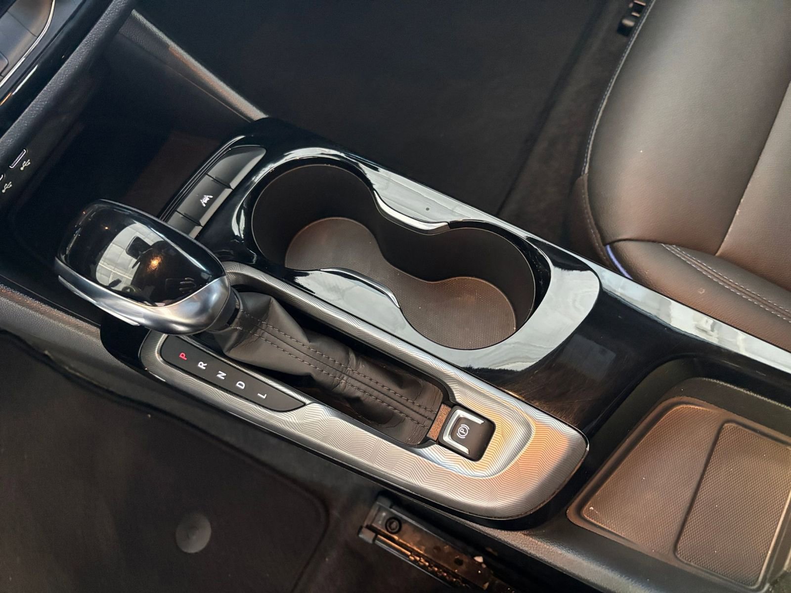 Used 2025 Buick Envista Sport Touring image 40