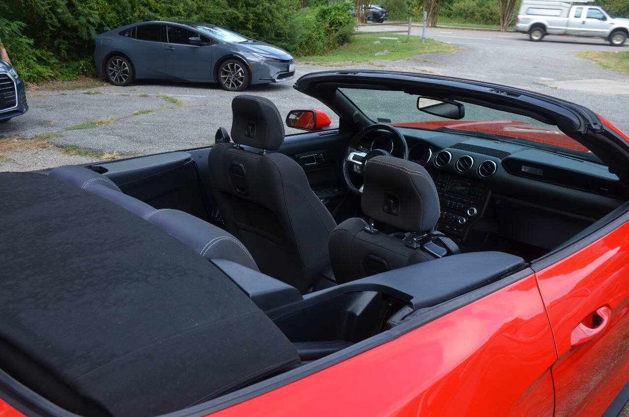 Used 2016 Ford Mustang Convertible w/ Equipment Group 051A RWD image 9