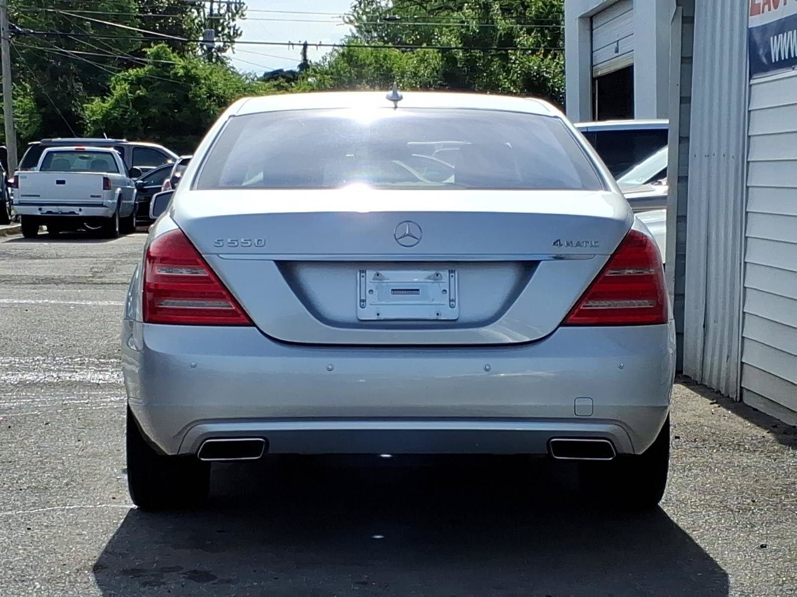 Used 2011 Mercedes-Benz S 550 4MATIC image 4