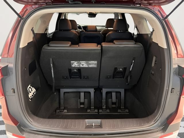 Used 2026 Kia Carnival FWD image 11