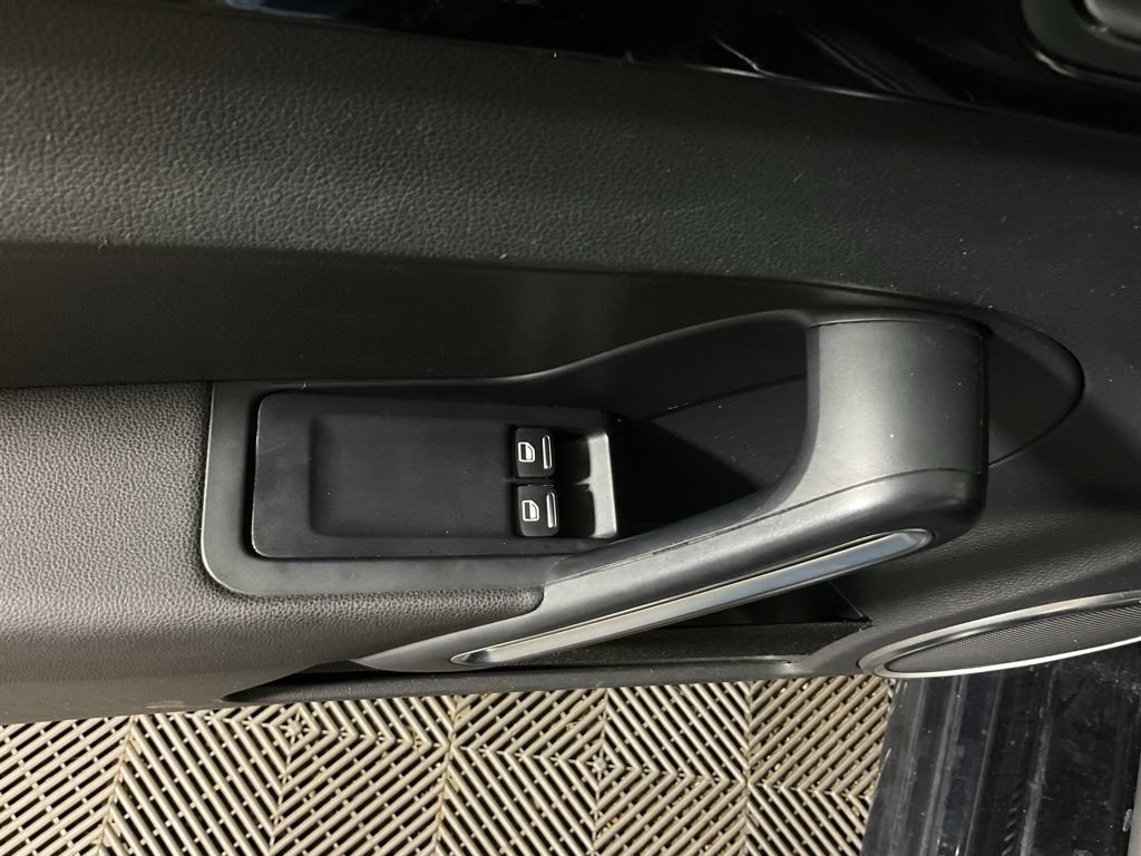 Used 2013 Volkswagen Beetle Turbo FWD image 19