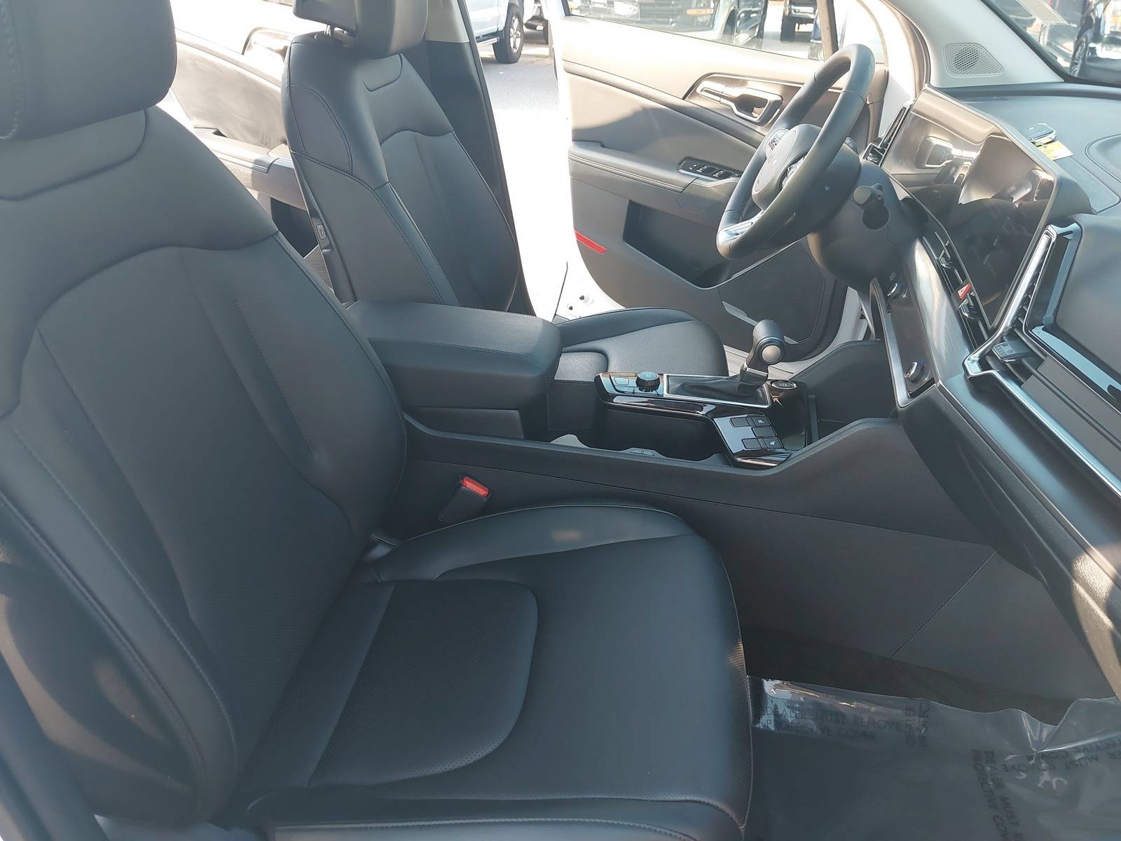 Used 2025 Kia Sportage EX w/ Premium Package FWD image 10