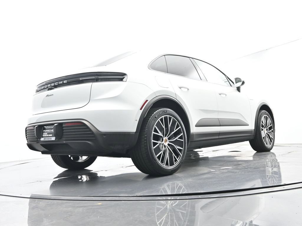 Certified 2025 Porsche Macan Electric RWD image 51